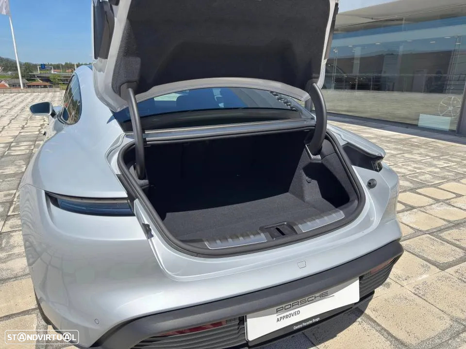 Porsche Taycan 4 - 29
