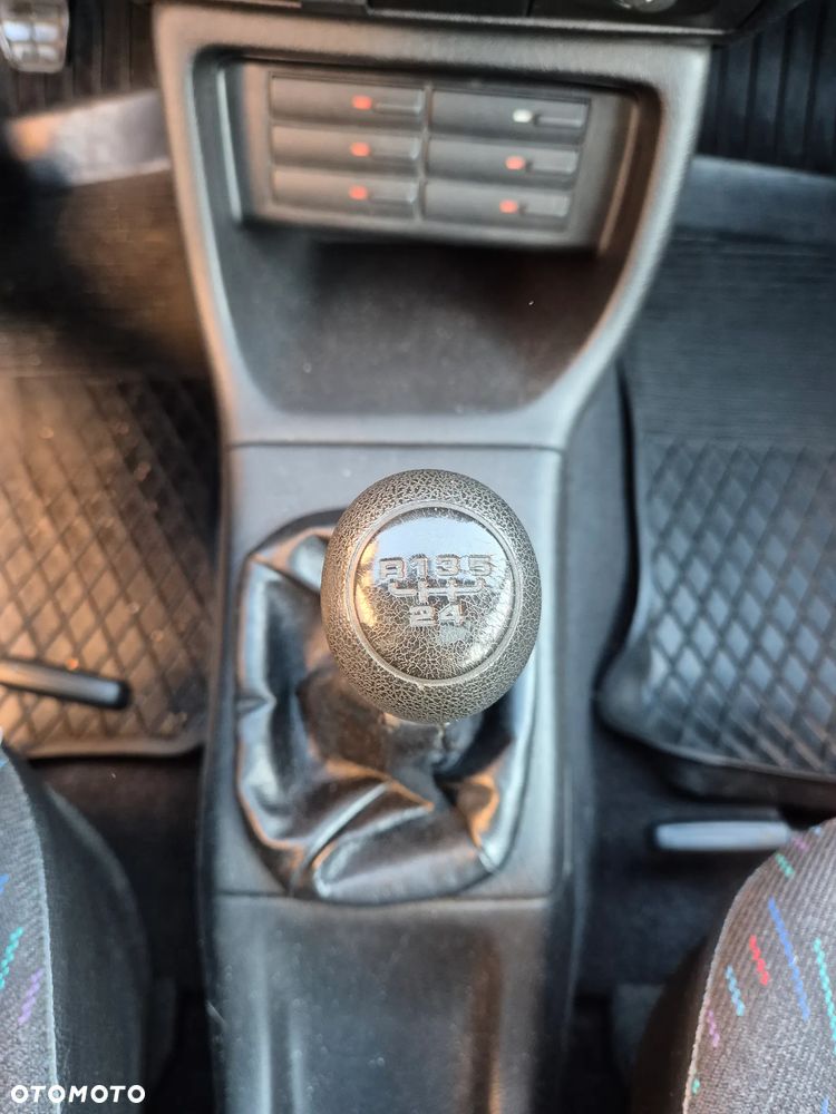 Volkswagen Golf 1.6 CL - 17