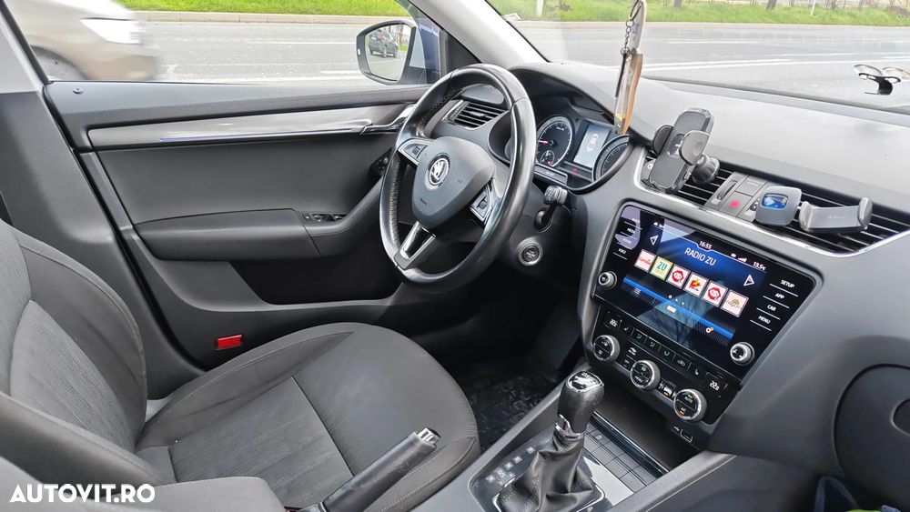 Skoda Octavia 2.0 TDI DSG Style - 12