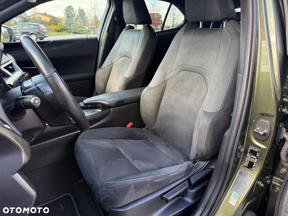 Lexus UX 250h F Sport 2WD - 38