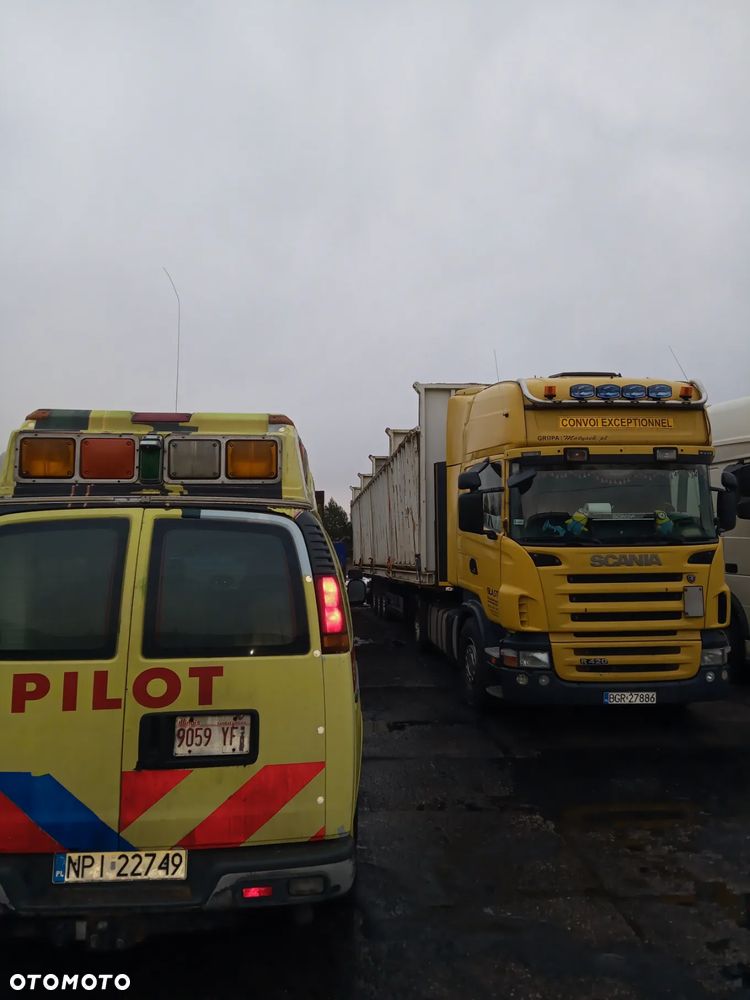 Chevrolet Express - 12