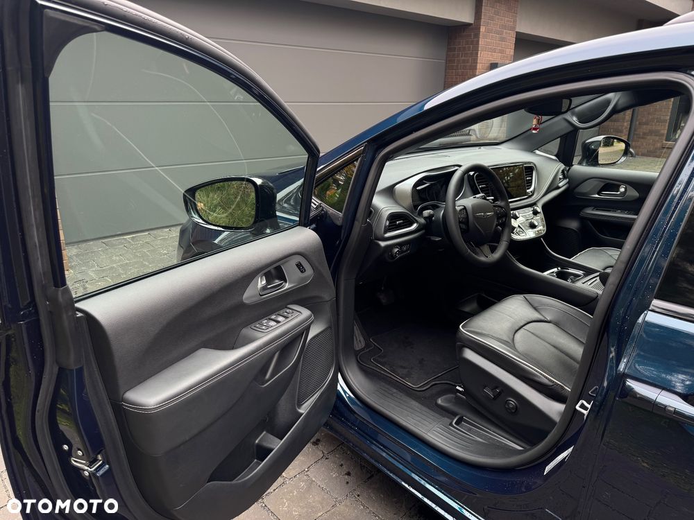 Chrysler Pacifica - 11