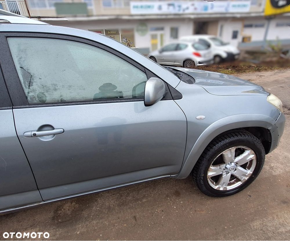 Toyota RAV4 - 8