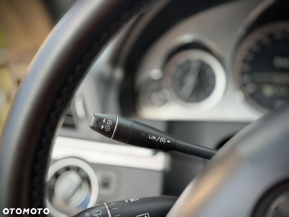 Mercedes-Benz Klasa E 200 CGI BlueEFFICIENCY Automatik Avantgarde - 25