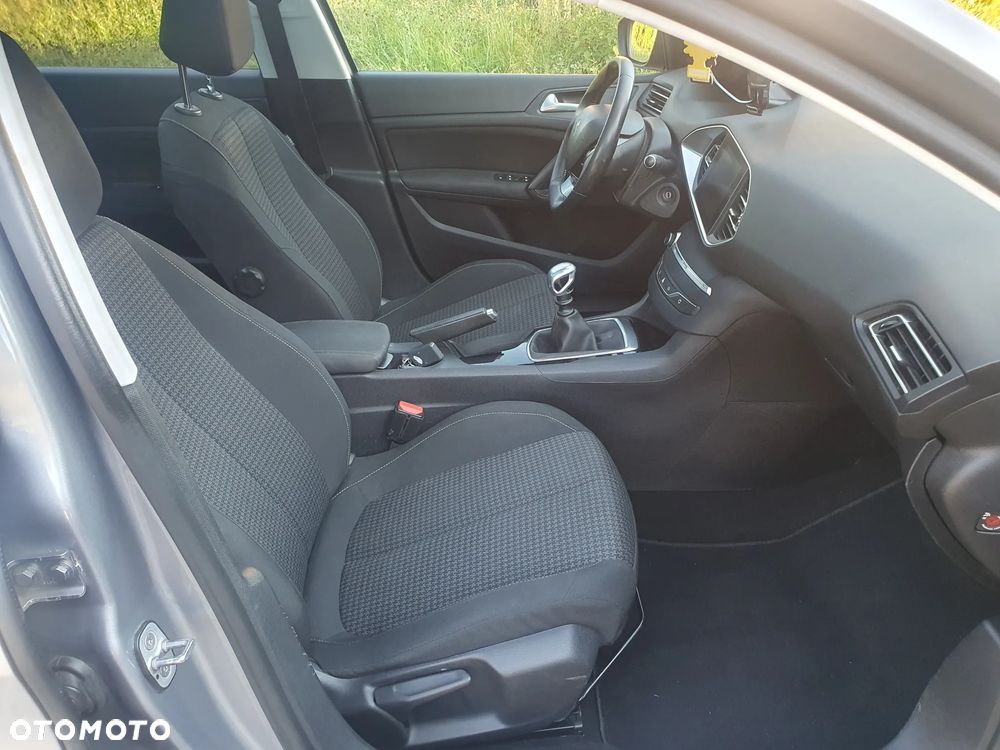 Peugeot 308 1.6 BlueHDi Allure S&S - 28