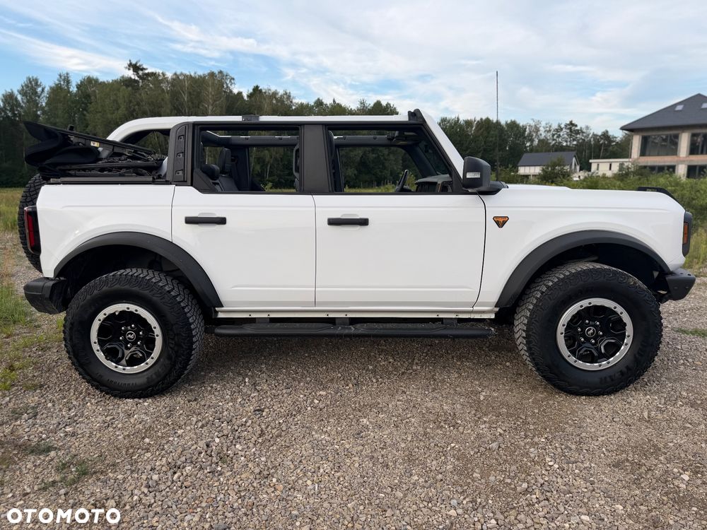 Ford Bronco - 5