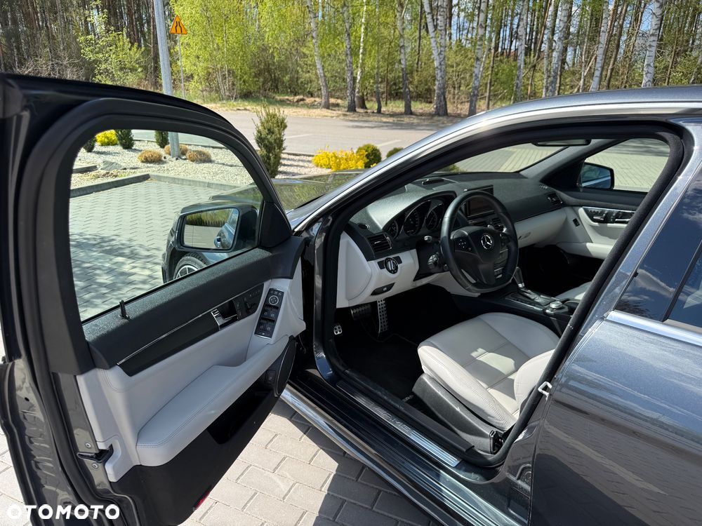 Mercedes-Benz Klasa C 63 AMG 7G-TRONIC SPORT EDITION - 16