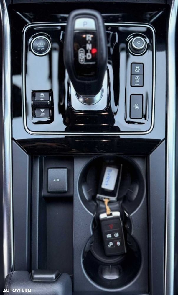 Jaguar XE D200 RWD MHEV R-Dynamic S - 24