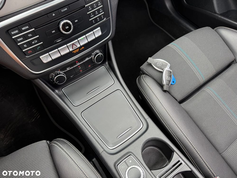 Mercedes-Benz CLA 220 4Matic 7G-DCT AMG Line - 22