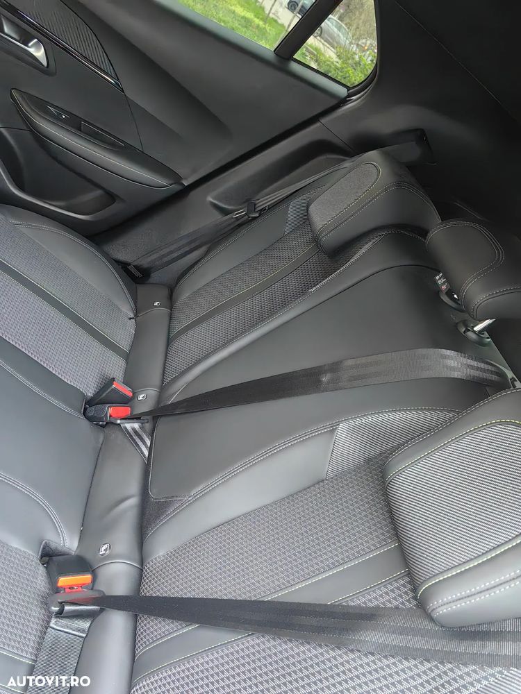 Peugeot 2008 PureTech 130 EAT8 GT - 5