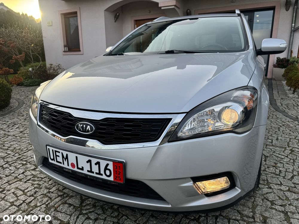 Kia Ceed 1.6 CVVT SW Dream-Team Edition - 13