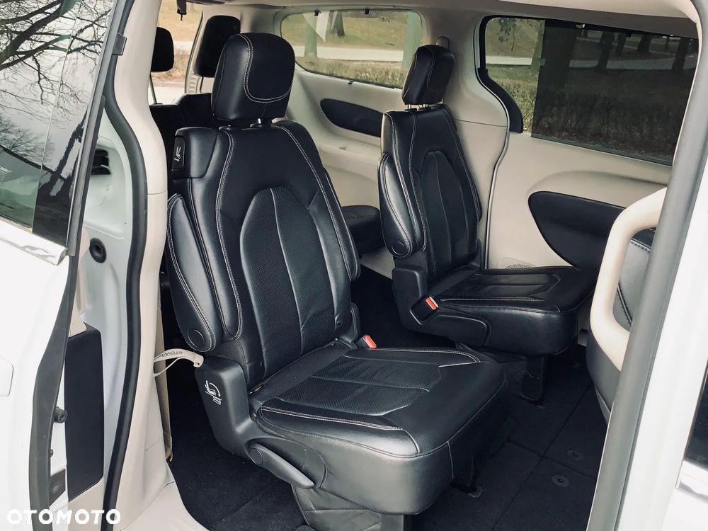 Chrysler Pacifica - 20