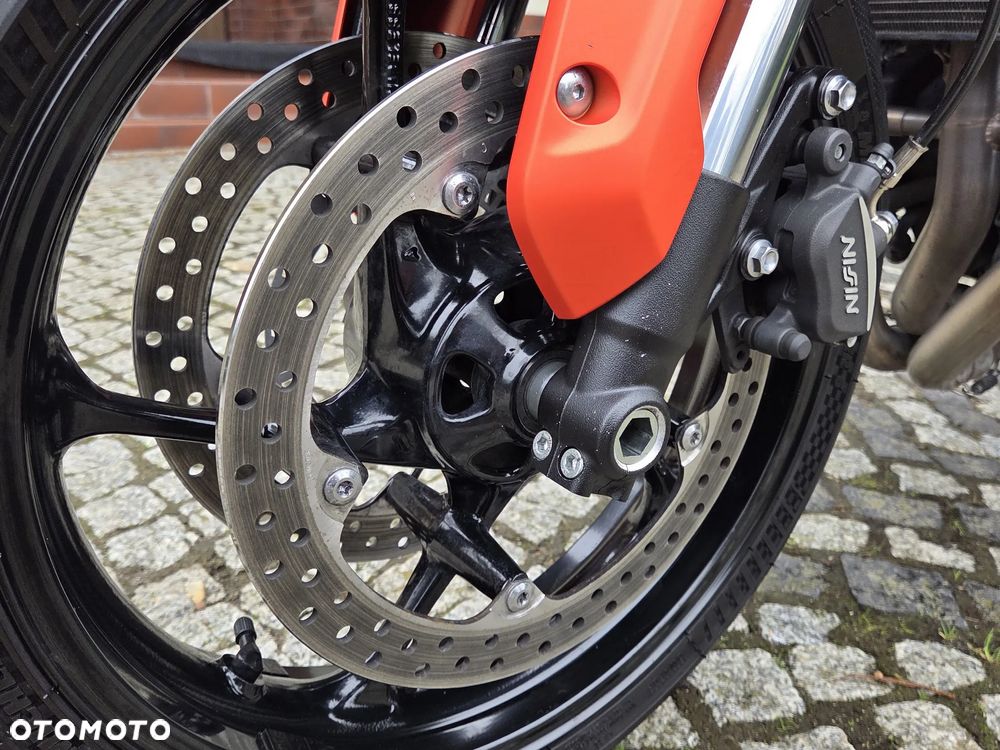 Triumph Trident - 15