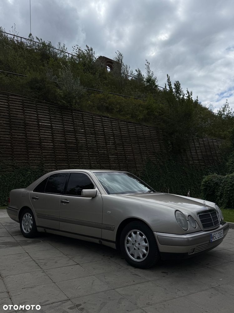 Mercedes-Benz Klasa E 230 Classic - 2