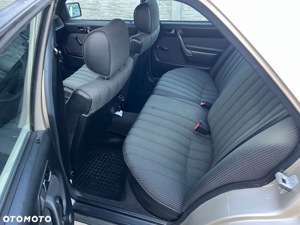 Mercedes-Benz W201 (190) - 20