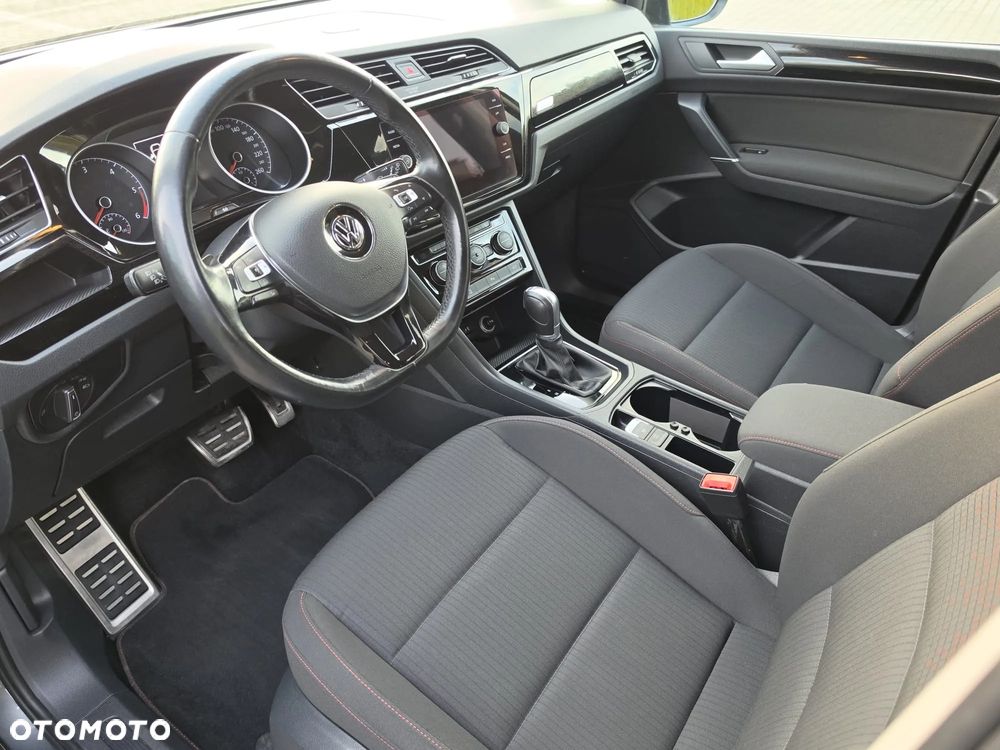 Volkswagen Touran - 16