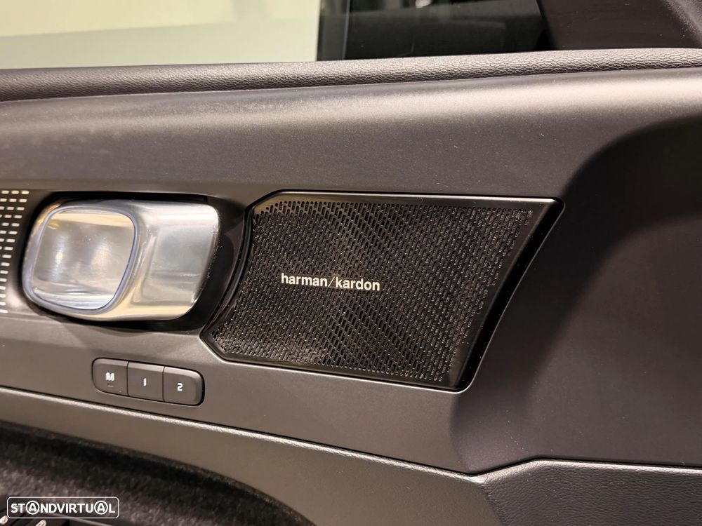 Volvo XC 40 2.0 D4 R-Design AWD - 36