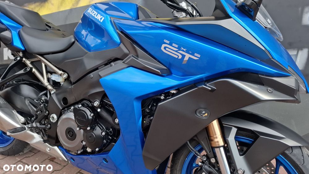 Suzuki GSX - 8