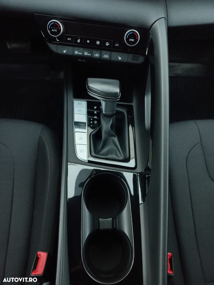 Hyundai Elantra 1.6 l 123 CP CVT Highway - 20
