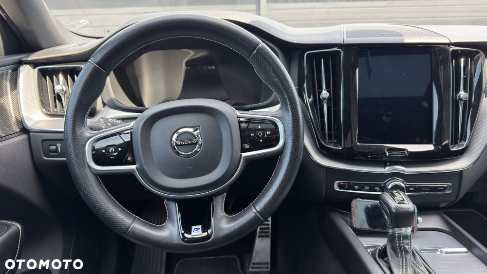 Volvo XC 60 D5 AWD Geartronic RDesign - 17