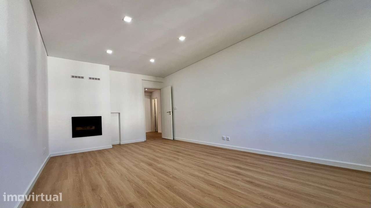 Apartamento T3+1 Duplex | 154 m² | Totalmente Remodelado | Queluz - Grande imagem: 3/51