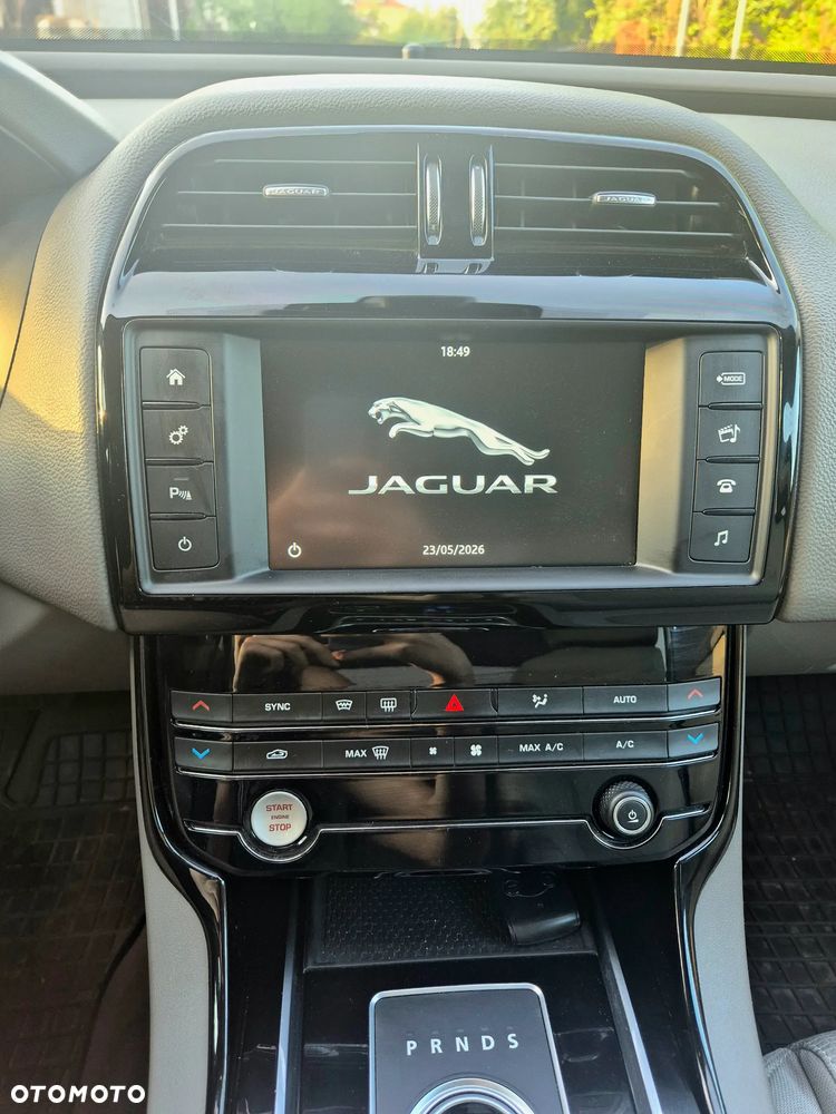 Jaguar XE 20d Prestige - 20