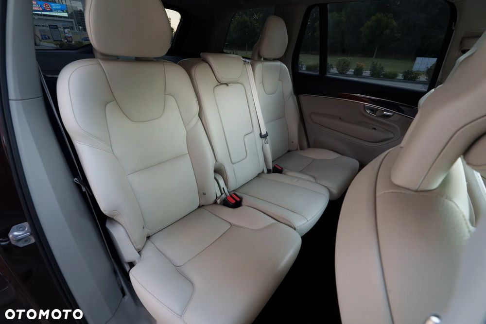 Volvo XC 90 D5 AWD Momentum - 11