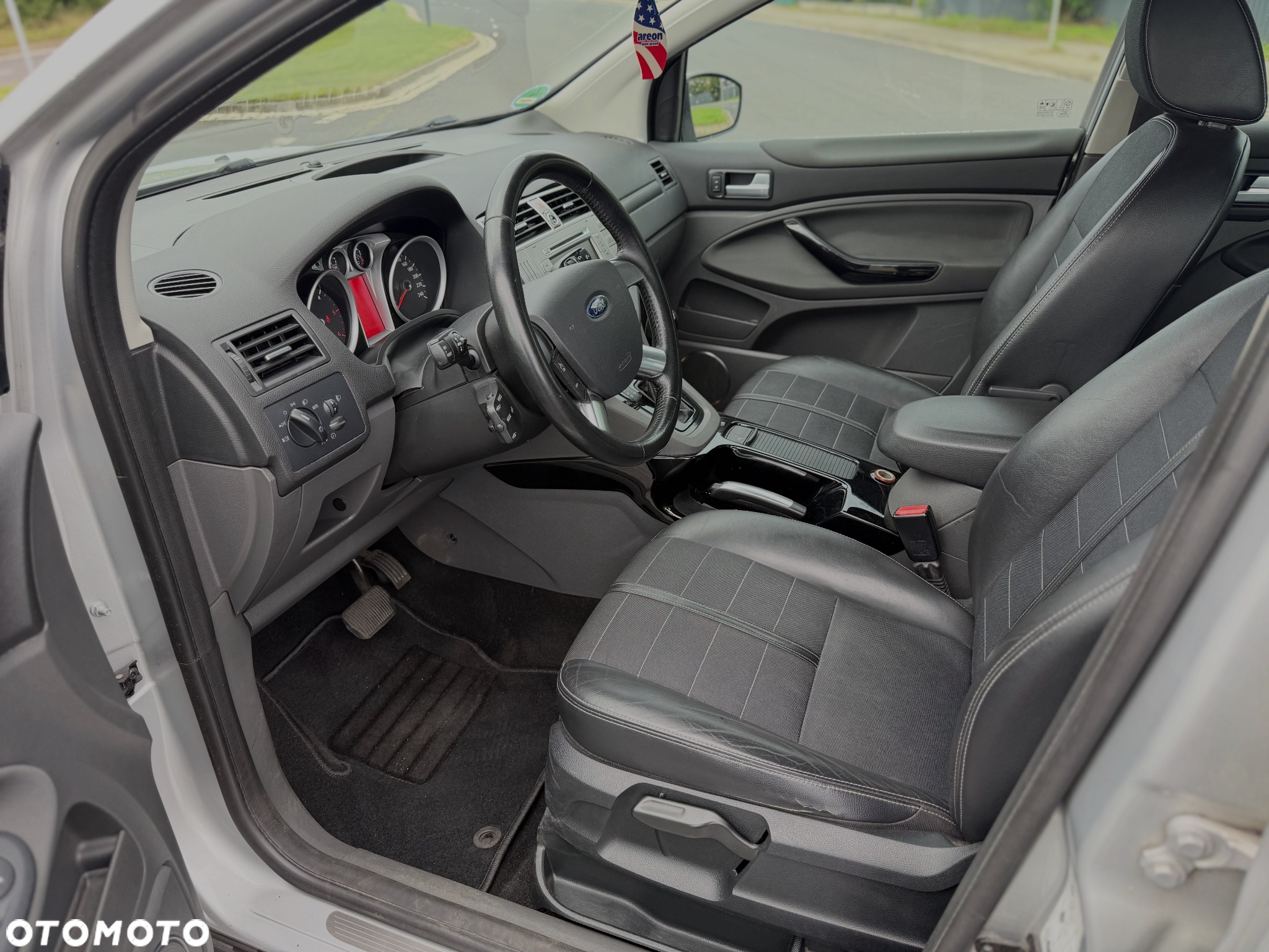 Ford Kuga - 10