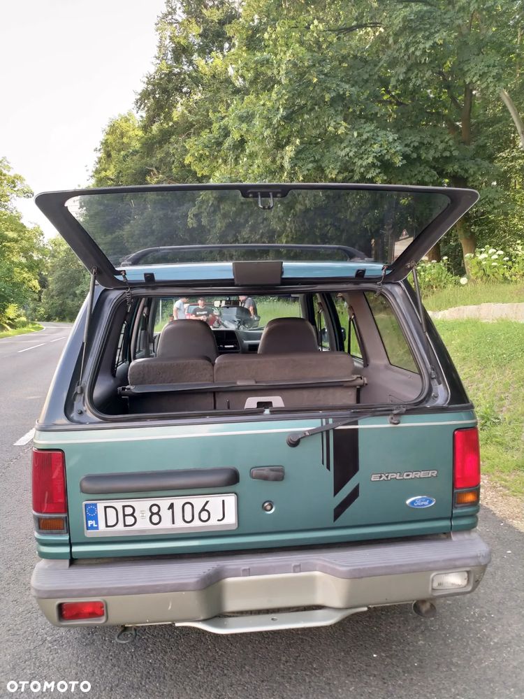 Ford Explorer Standard - 5