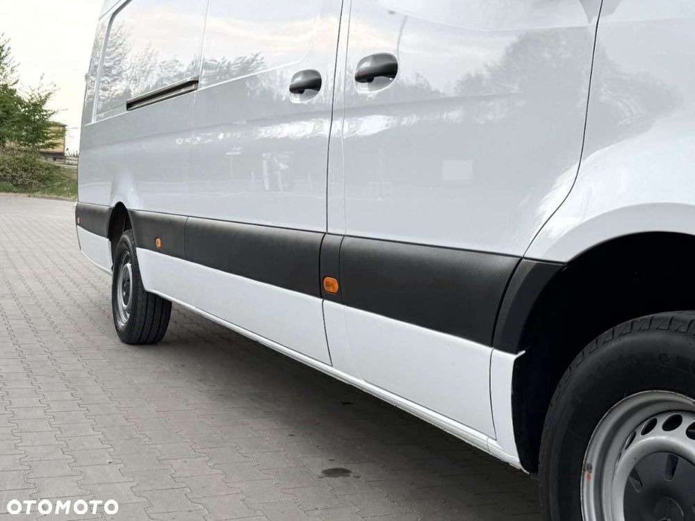 Mercedes-Benz Sprinter - 30