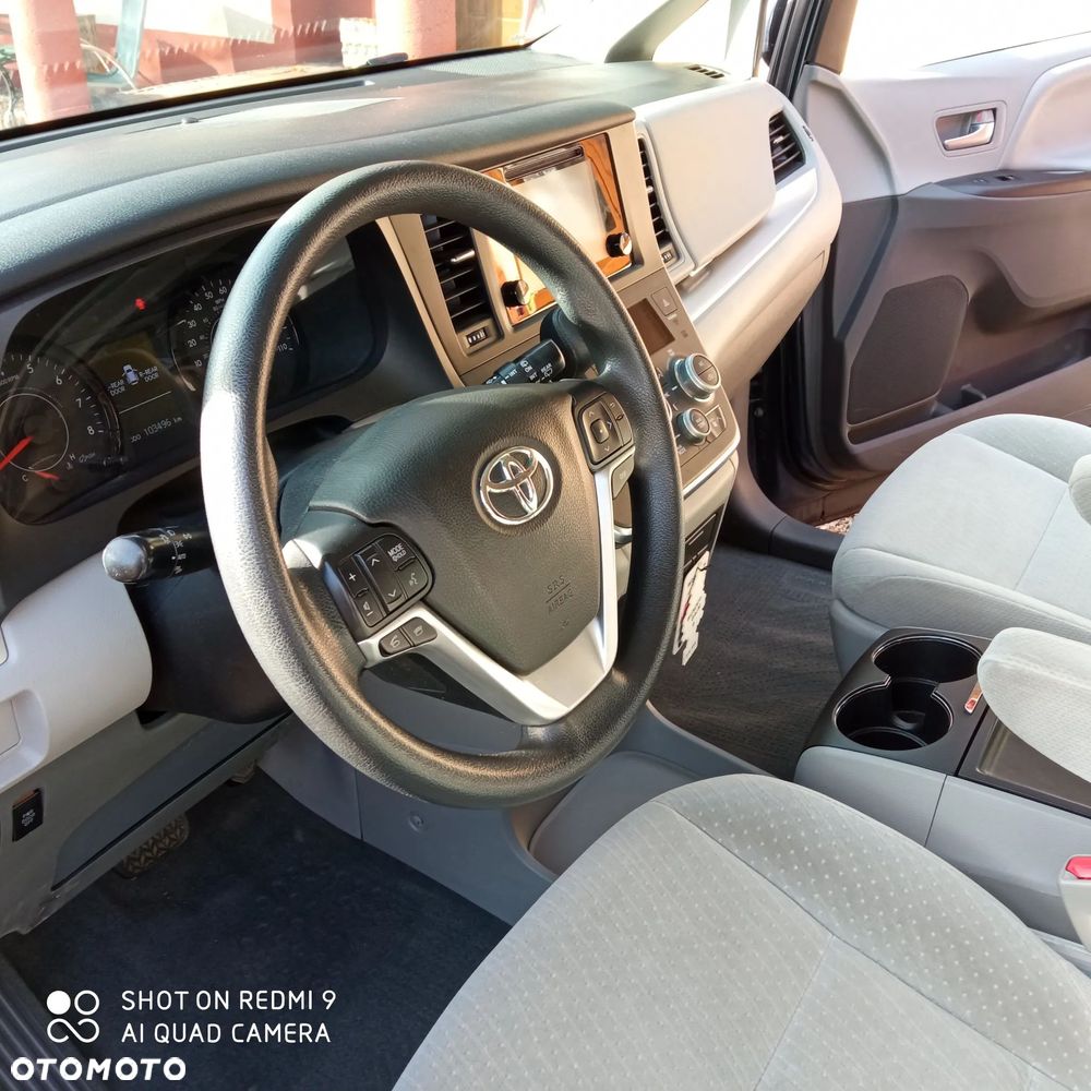 Toyota Sienna - 9