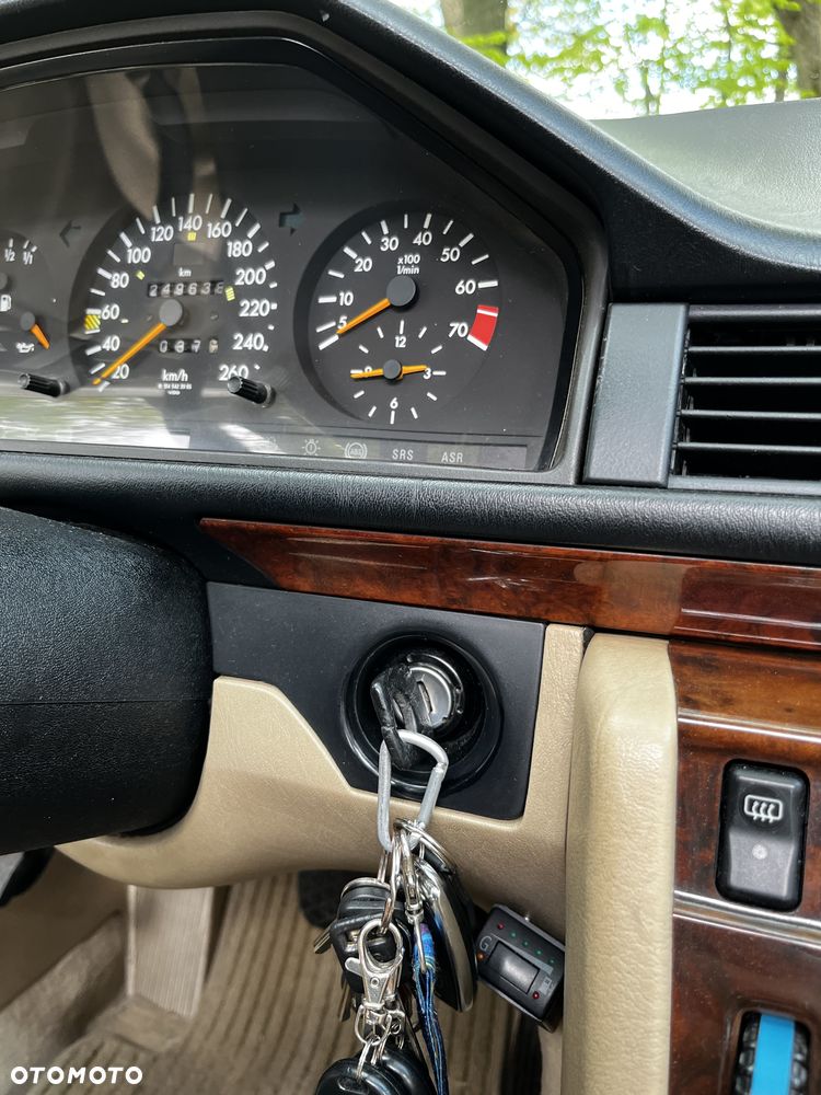 Mercedes-Benz W124 (1984-1993) - 30