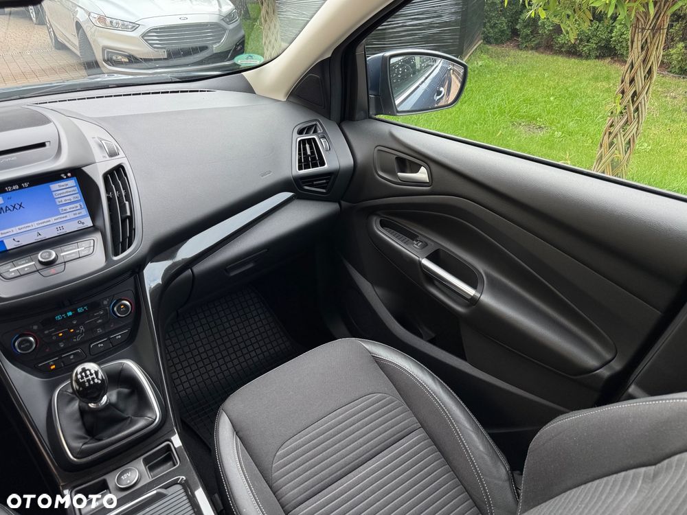 Ford Kuga 1.5 EcoBoost 2x4 Titanium - 16