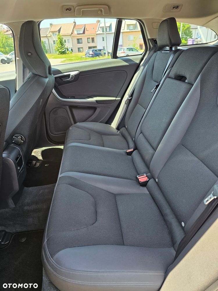 Volvo V60 D4 Momentum - 8
