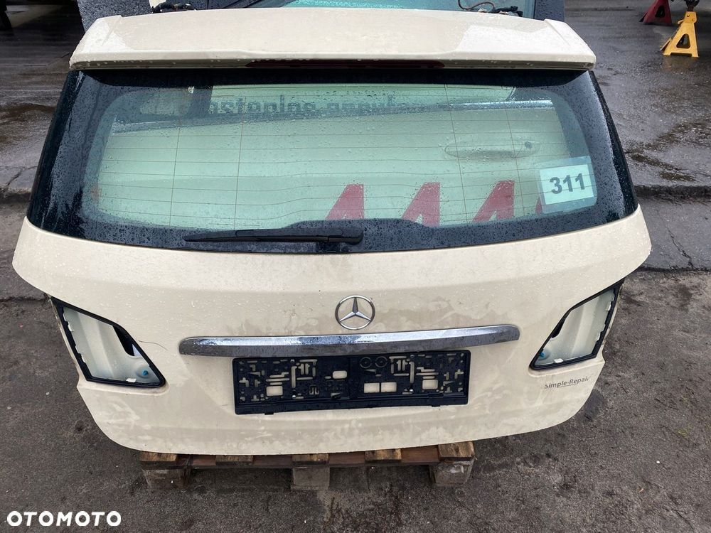 MERCEDES 246 kompletna tylna klapa - 1