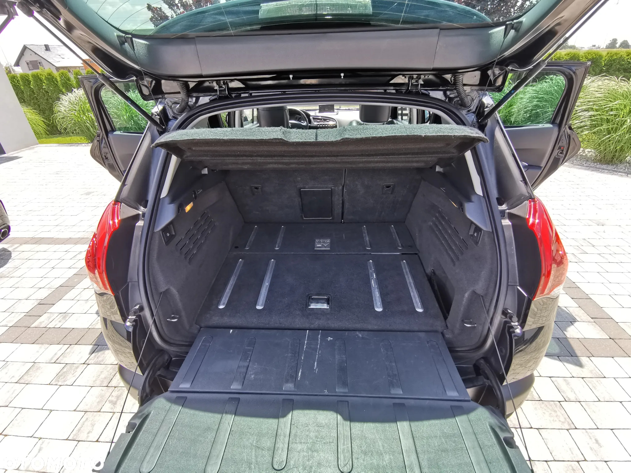 Peugeot 3008 2.0 HDi HYbrid4 - 11