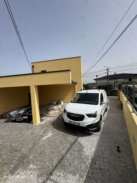 Excelente moradia V2 com possibilidade de passar a V3 SANTO TIRSO - Grande imagem: 2/11