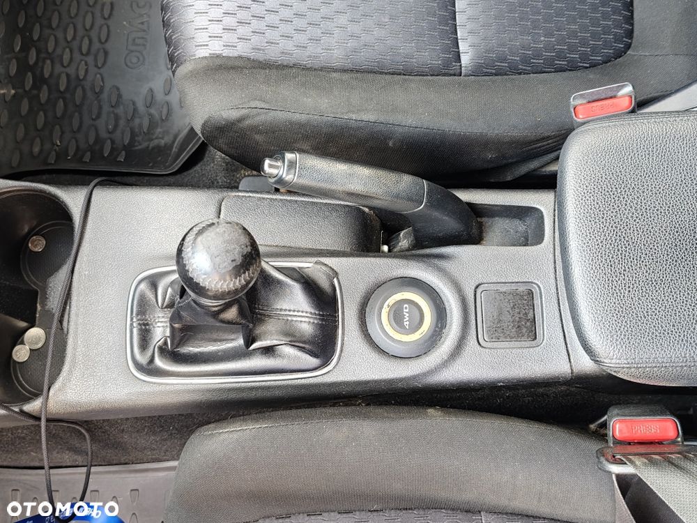 Mitsubishi Outlander - 8