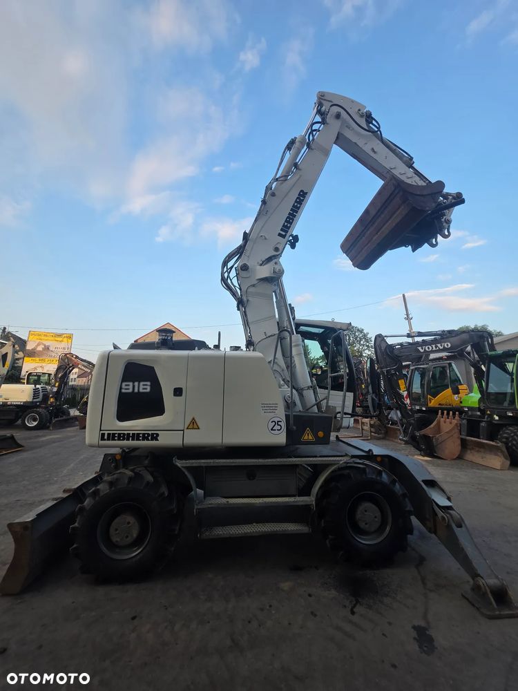 Liebherr A916 - 17