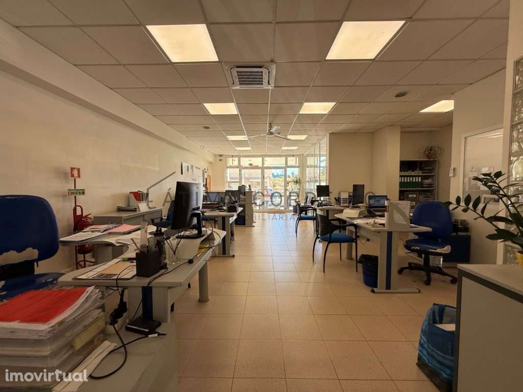 Espaço comercial para venda , localizada em Santa Marta do Pinhal, ... - Grande imagem: 3/21