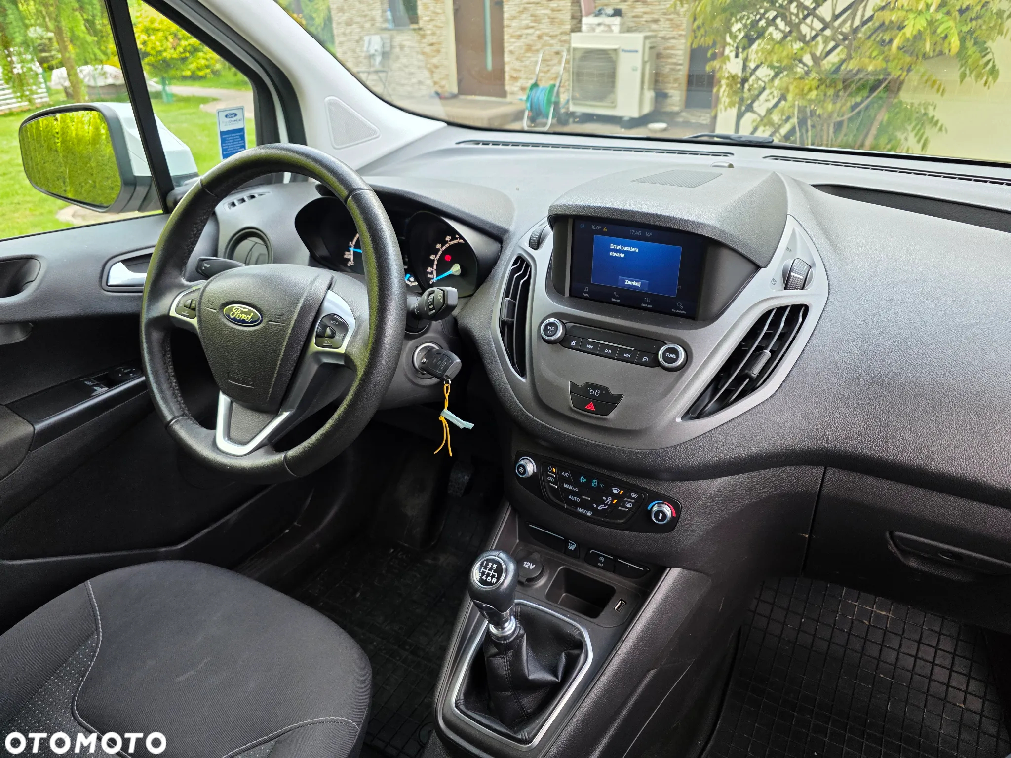 Ford Transit Courier - 14