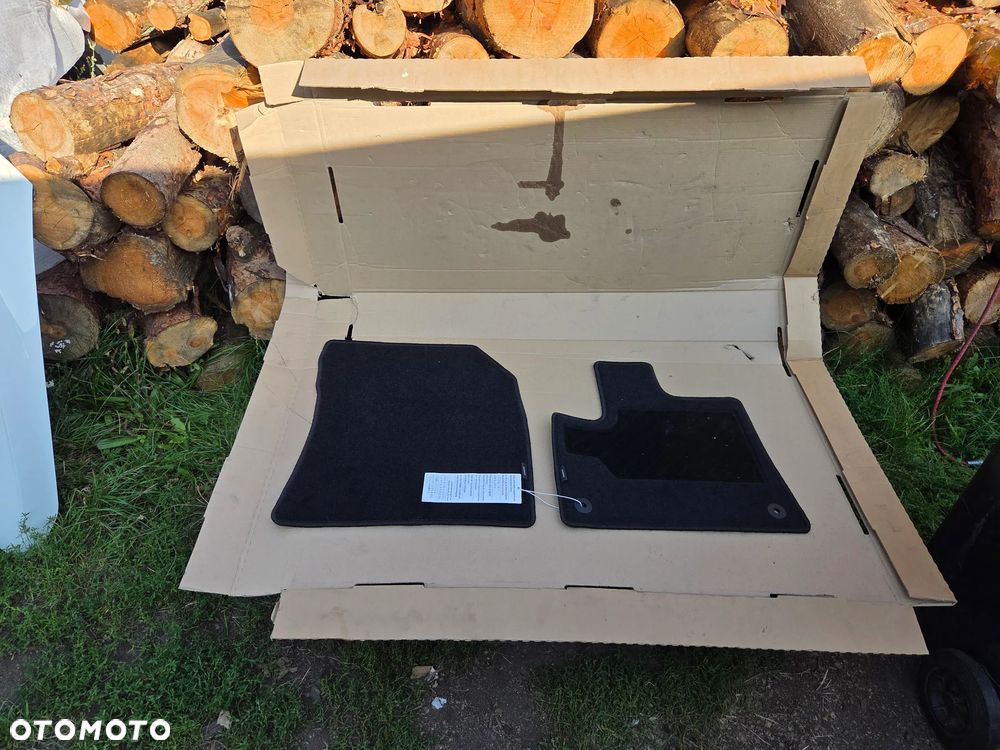 dywaniki welurowe przód przednie Opel Combo E 1635176680 95599966 - 2