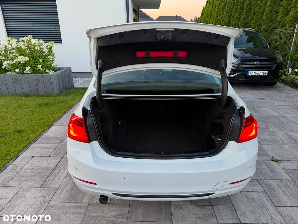BMW Seria 3 320d DPF Edition Sport - 19