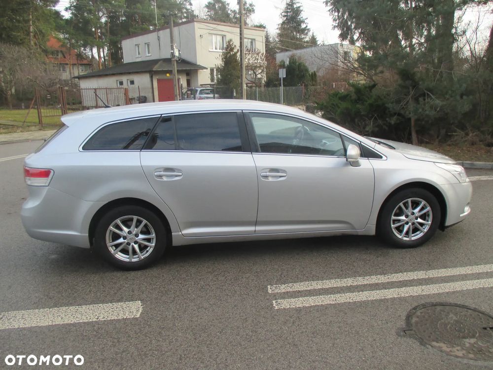 Toyota Avensis 1.8 Sol - 6