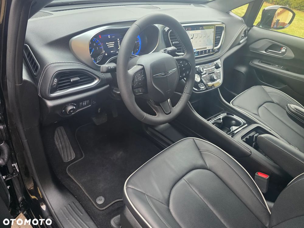 Chrysler Pacifica - 10