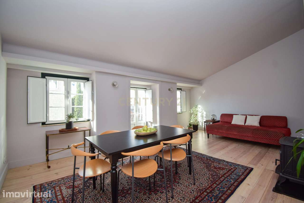 Apartamento com mezzanine e potencial de reconversão na Estrela - Grande imagem: 3/18