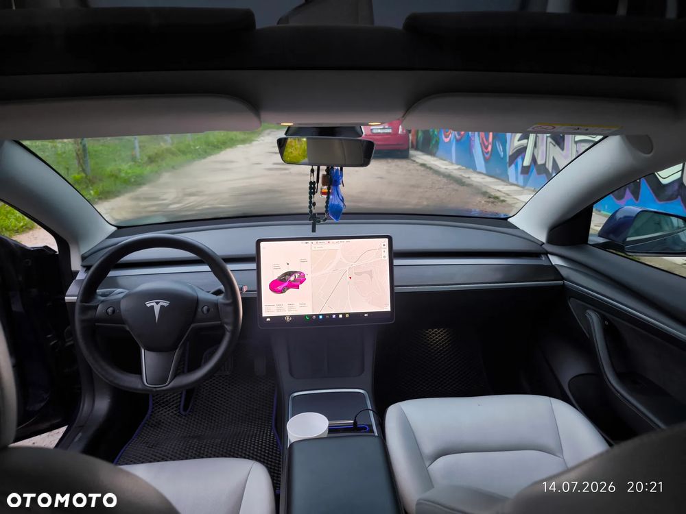 Tesla Model 3 - 10