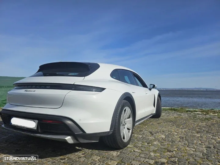 Porsche Taycan Cross Turismo 4 - 29