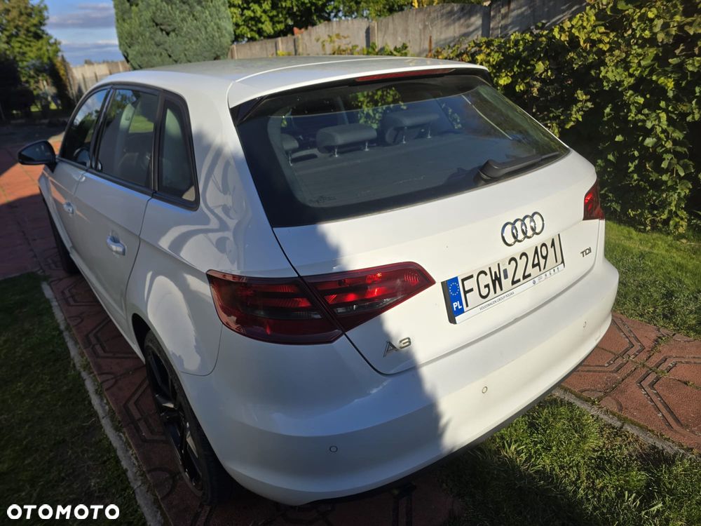 Audi A3 Sportback 1.6 TDI DPF Ambiente - 3