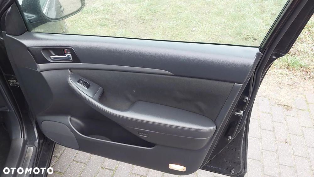 Toyota Avensis 2.2 D-CAT Sol - 8